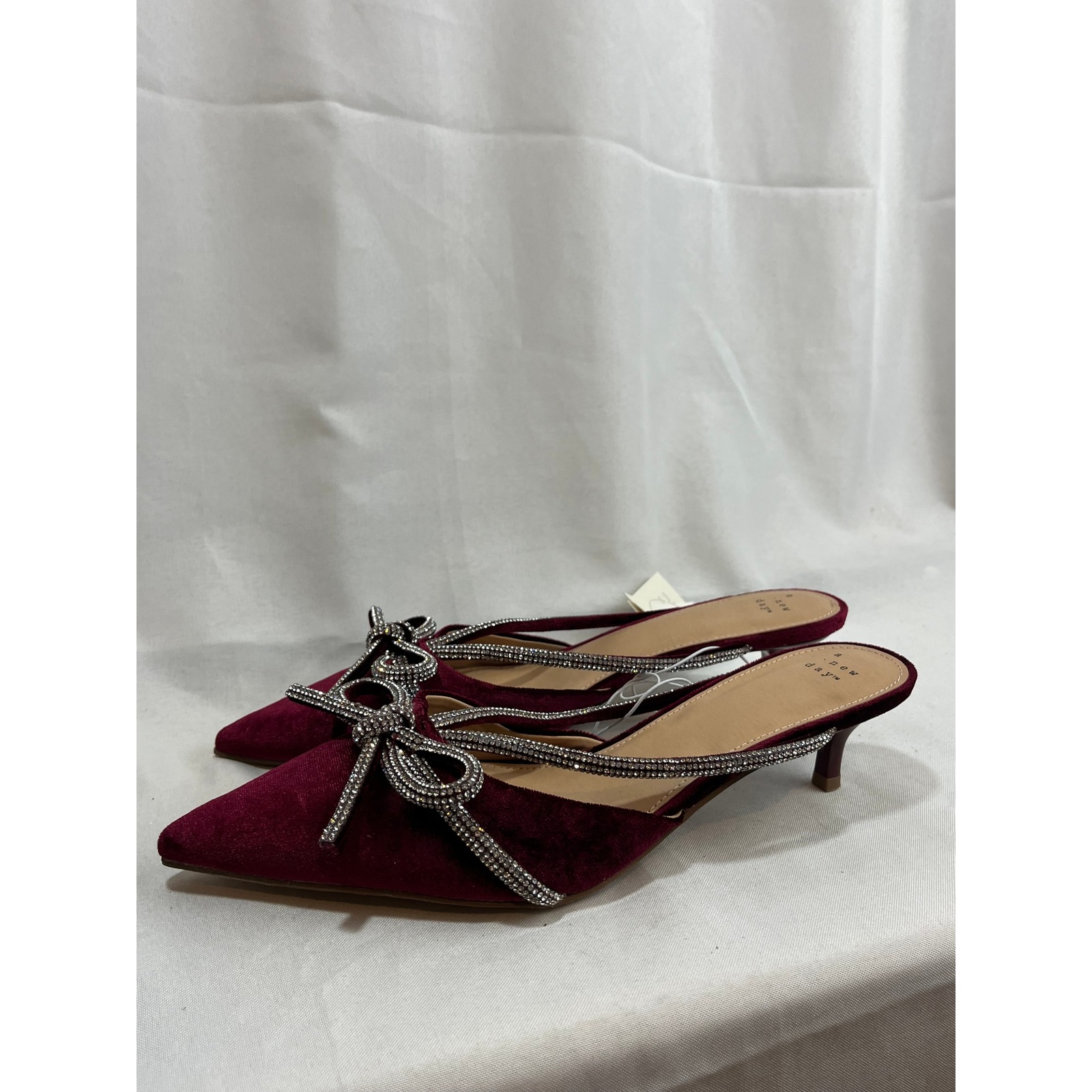 A New Day Womens Burgundy Velvet Rhinestone Bow Kitten Heel Mules Size 10